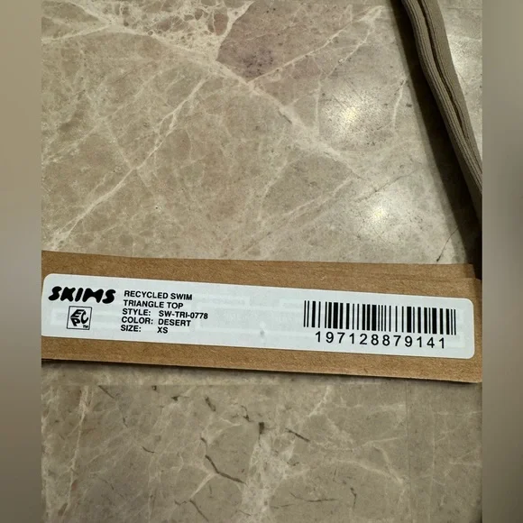 SKIMS SIGNATURE SWIM
TRIANGLE TOP - Picture 6 of 6